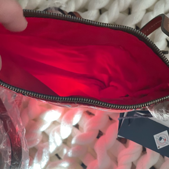 Dooney & Bourke Women's Boston Red Sox ⚾️Signature Small Zip - Picture 4 of 12